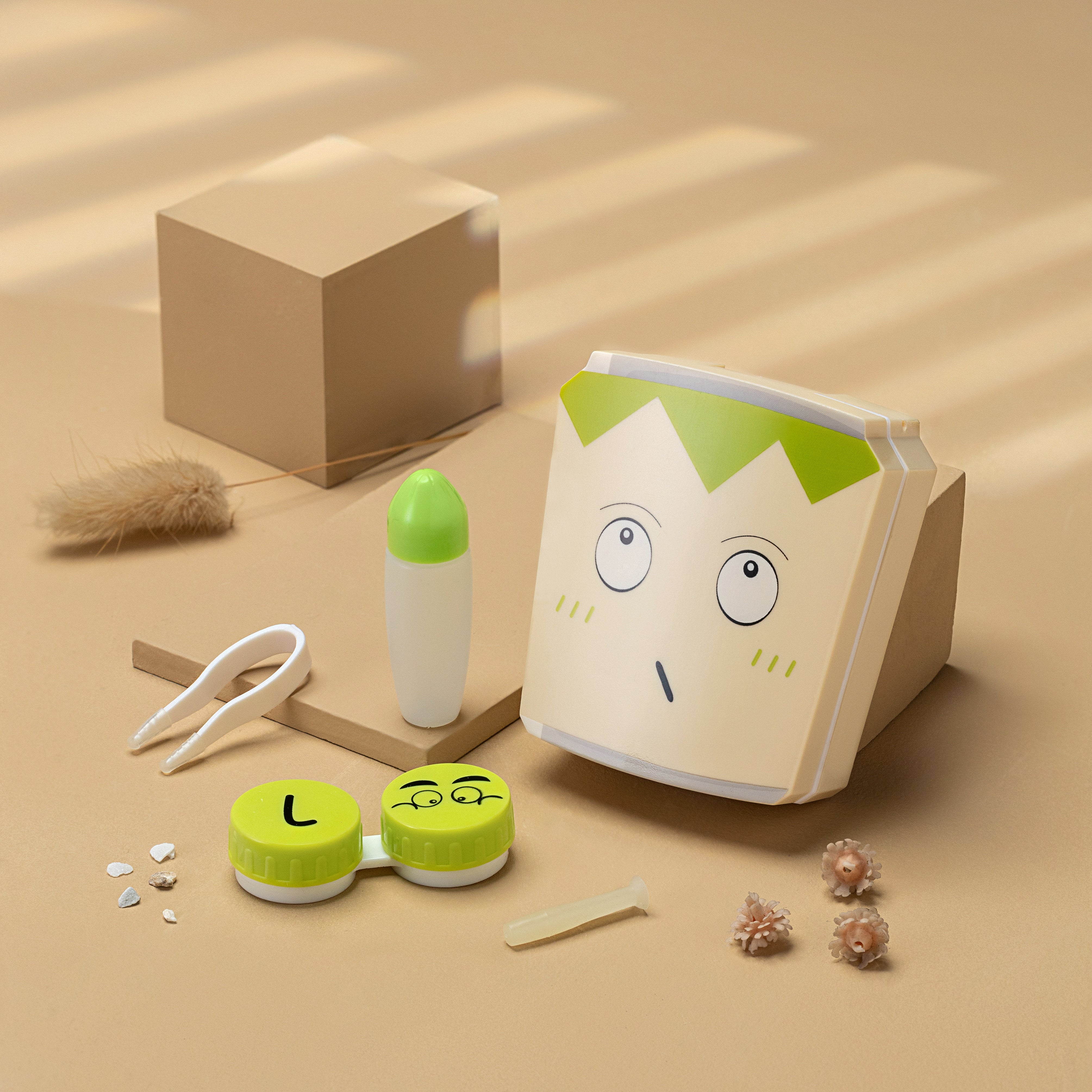 All-in-one contact lens travel kit by Aura Lens – perfect for lens care on the go